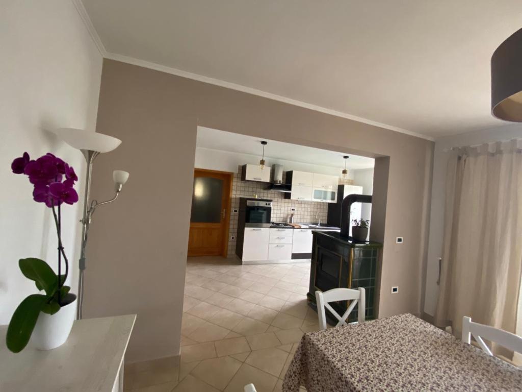 Apartment Laetitia Kaštelir Eksteriør bilde