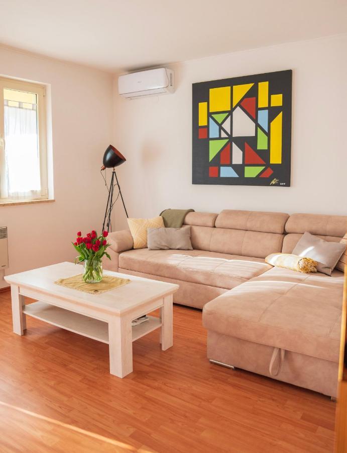 Apartment Laetitia Kaštelir Eksteriør bilde