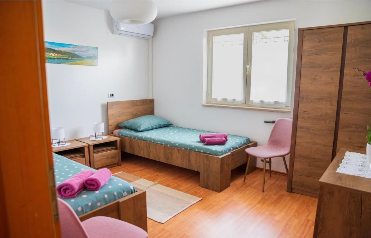 Apartment Laetitia Kaštelir Eksteriør bilde
