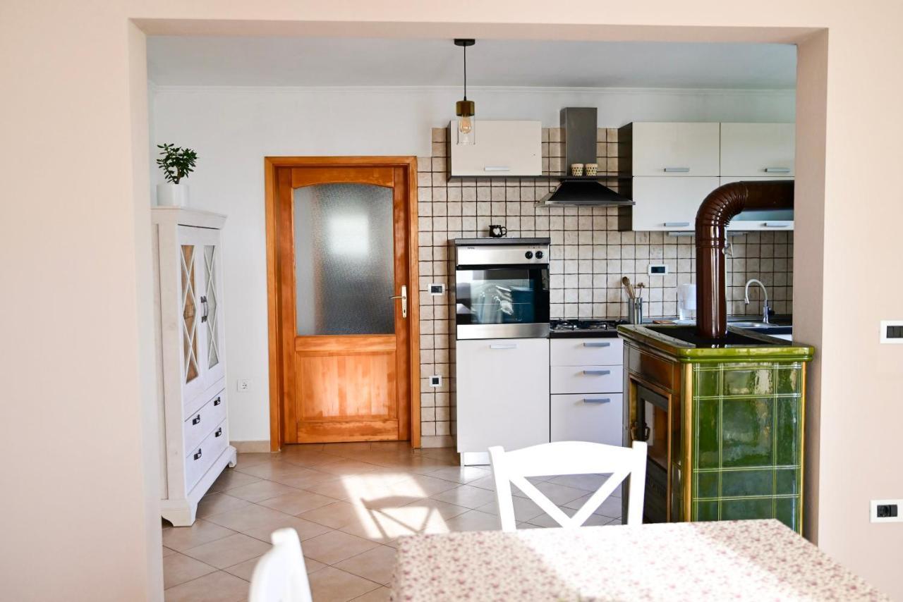 Apartment Laetitia Kaštelir Eksteriør bilde